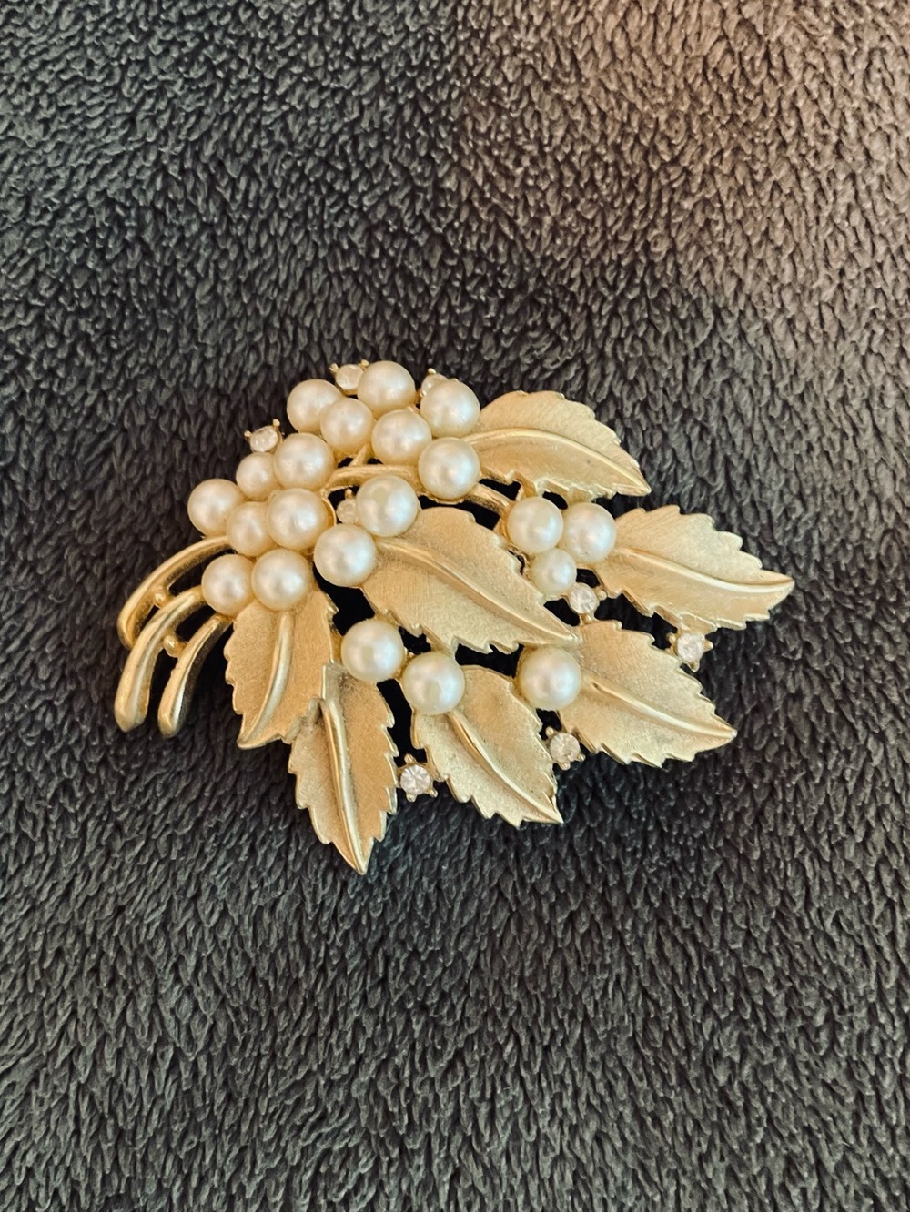 Vintage Trifari 1960's Crown Gold Pearl Leaf Brooch Timeless Sophistication
